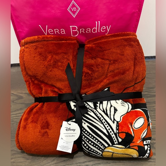 Vera Bradley Disney Mickey Essential Throw Blanket NWT - Picture 4 of 5